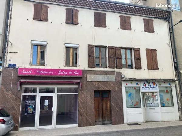Immeuble centre-ville avec commerce bureau et 4 appartements