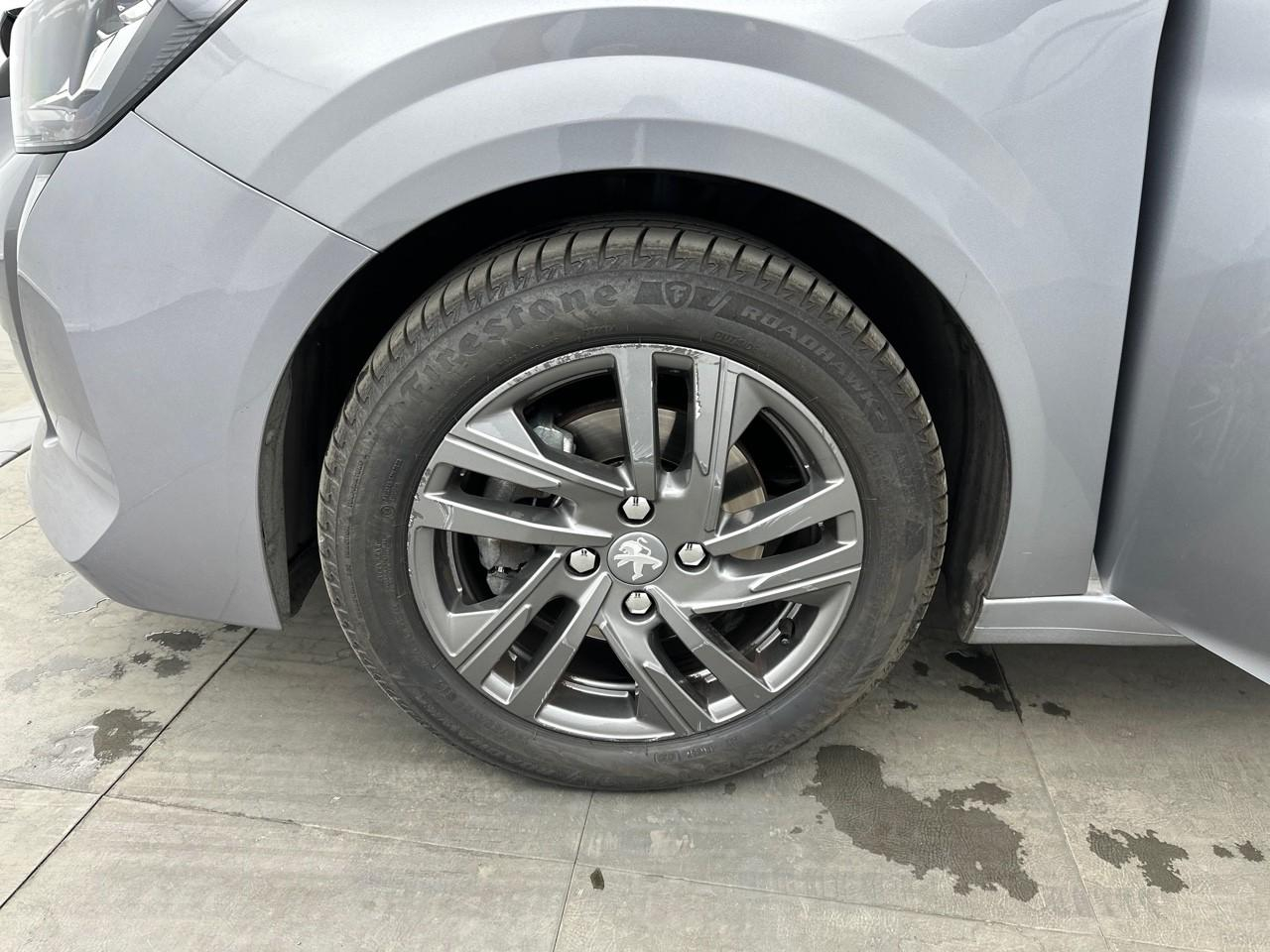 Peugeot 208 puretech 100 s&s eat8 style — photo 14