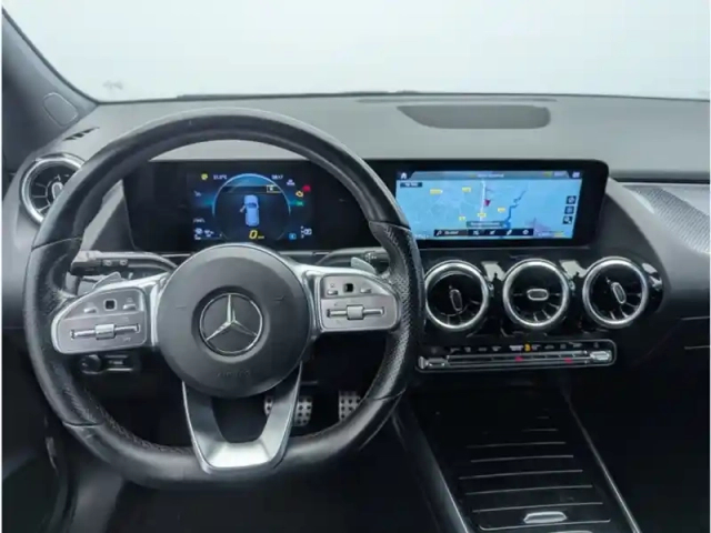 Mercedes Gla 200 d amg line — photo 16