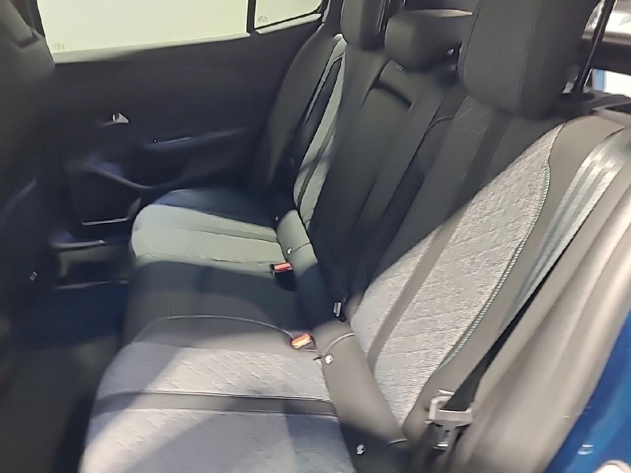 Peugeot 408 phev 225 e-eat8 allure pack — photo 13