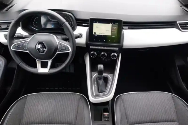 Renault Clio e-tech 140 - 21n — photo 9