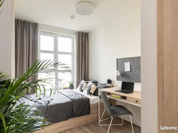 Grande chambre meublée - Maison étudiante- proche CHU, IUT, Vatel