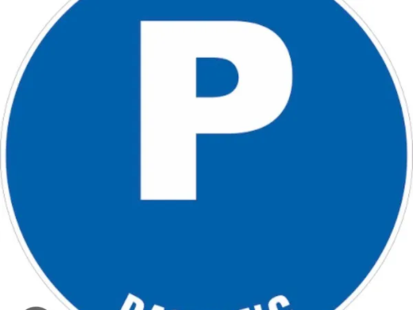 Place de parking extérieur à louer à Saint-Gilles, les bains