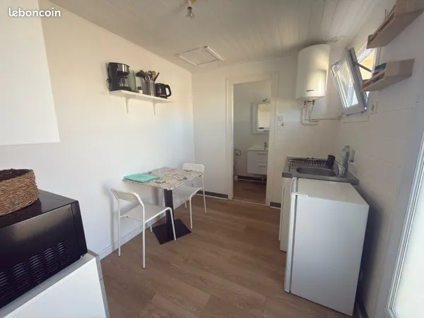 Appartement de plain pied avec terrasse et jardinet