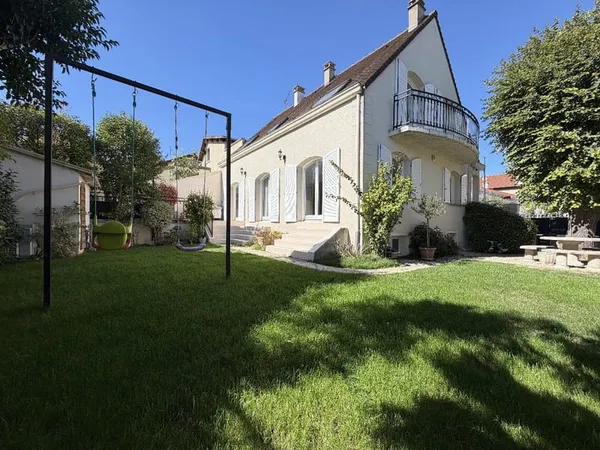 Champigny quartier MAROC. 50Mètre des promenades des bords d