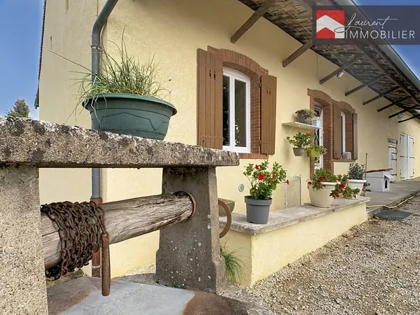 Simandre - Ancienne ferme bressane avec dépendances