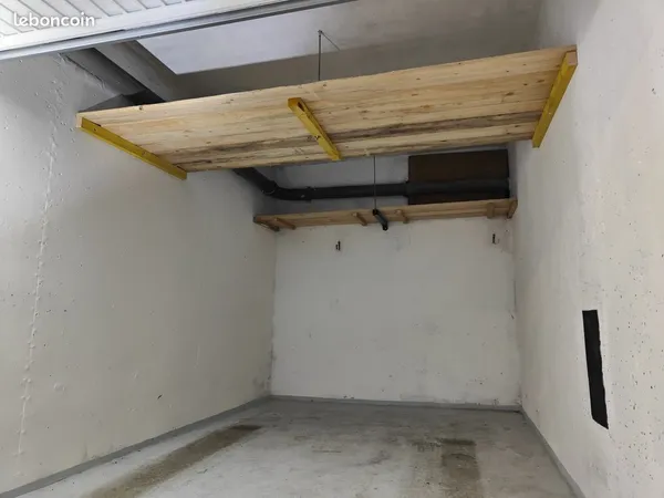 Garage type box aménagé et peint