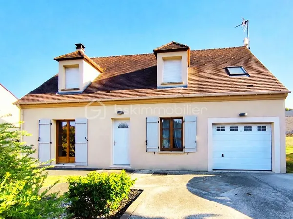 MAISON-4 CHAMBRES-GARAGE ET JARDIN
