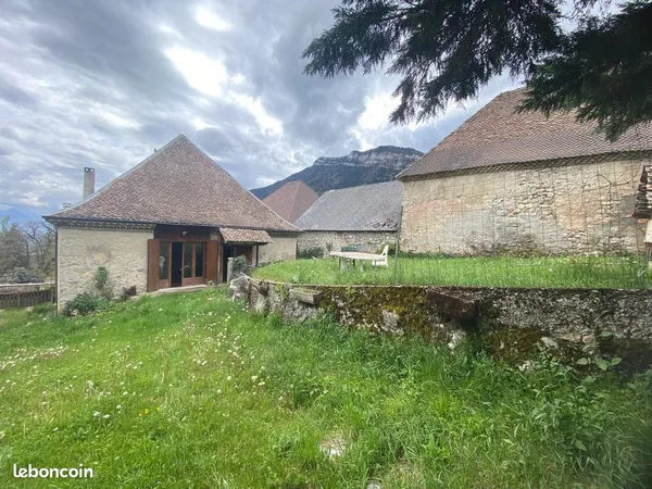 Saint-Michel-les-Portes - Maison de village de 180 m² avec jardin