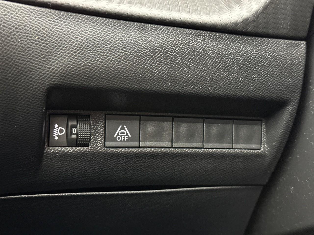 Peugeot 2008 puretech 100 s&s bvm6 allure — photo 16