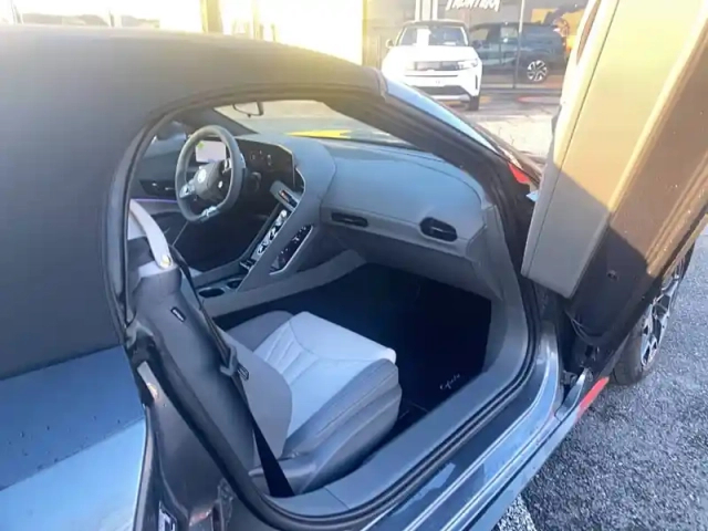 Mg Cyberster 77kwh - 250 kw 2wd — photo 30