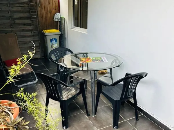 Beau T2 meublé avec goût.