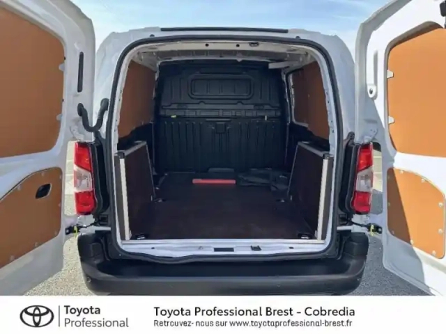 Toyota Proace city medium 100 d-4d start mc24 — photo 10