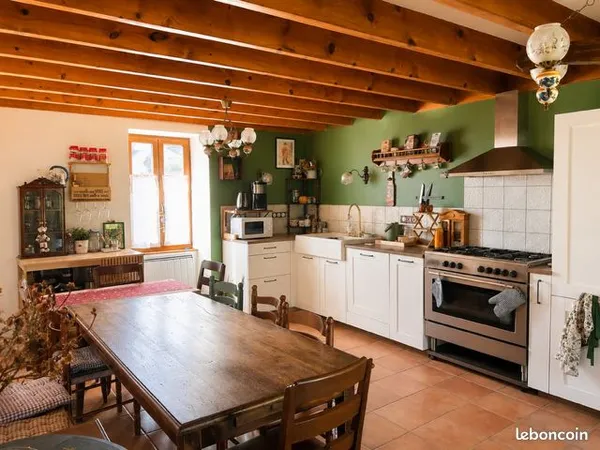 Maison en pierres, grange attenante, grand terrain