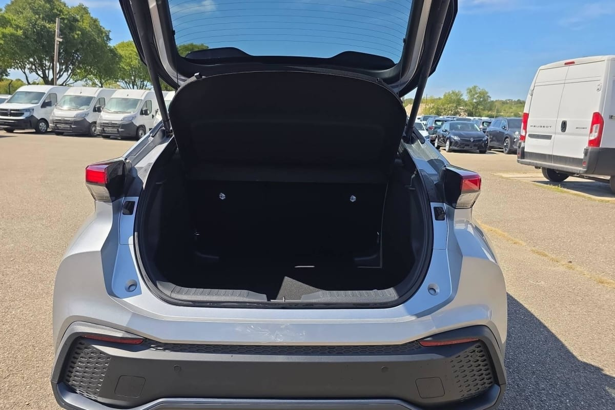 Toyota C-HR — photo 11