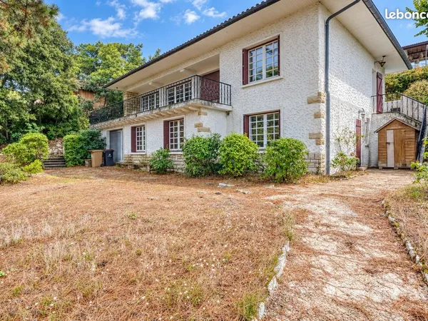 Maison 9 pièces 223 m²