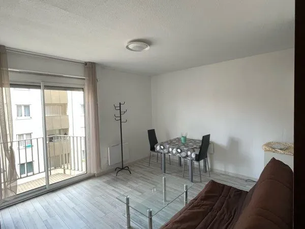 Studio meublé avec balcon