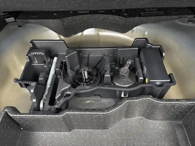 Peugeot 2008 puretech 130 s&amp;s bvm6 allure pack — photo 27