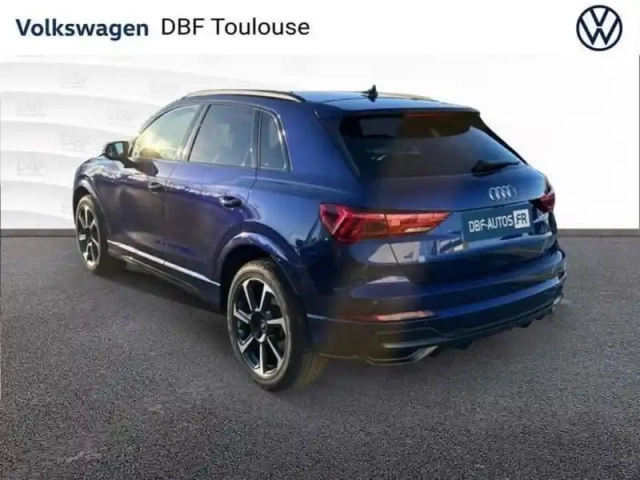 Audi Q3 35 tfsi 150 ch s tronic 7 s line — photo 2