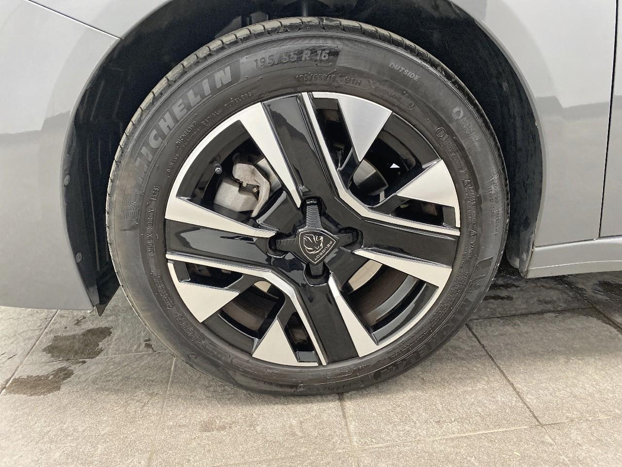 Peugeot 208 100 s&s bvm6 allure — photo 11