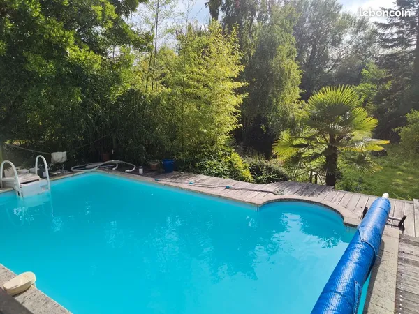 Maison grand jardin et piscine