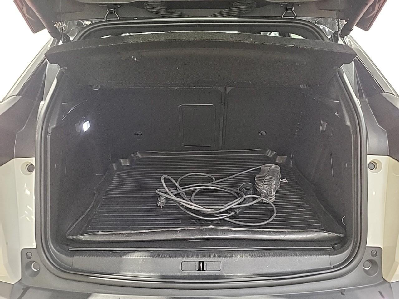 Peugeot 3008 hybrid4 300 e-eat8 gt — photo 14