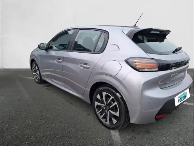 Peugeot 208 hybrid 110 ch e-dcs6 — photo 31