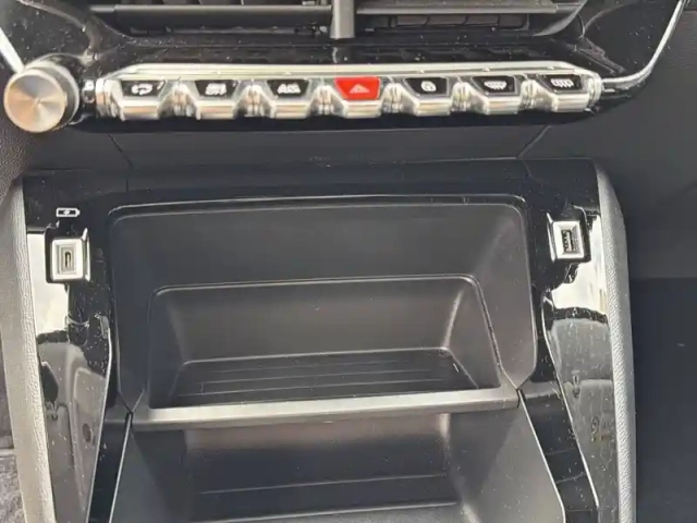 Peugeot 208 electrique 50 kwh 136ch — photo 24