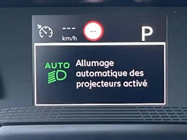 Peugeot 2008 1.2 puretech 130ch s&amp;s allure eat8 — photo 12