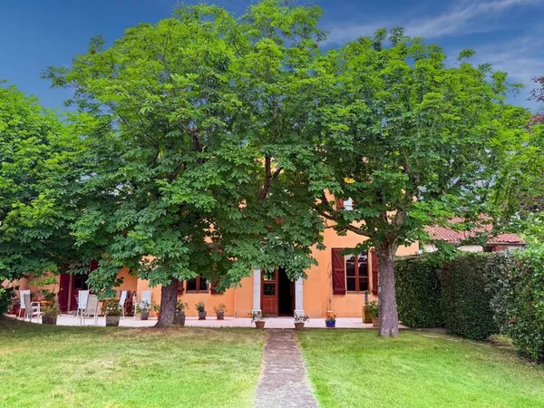 Propriété 358 m2 à vendre -avec 7700 m2 de parc - Maison 8 pièces de 234 m2, gîte de 124 m2 et pisci