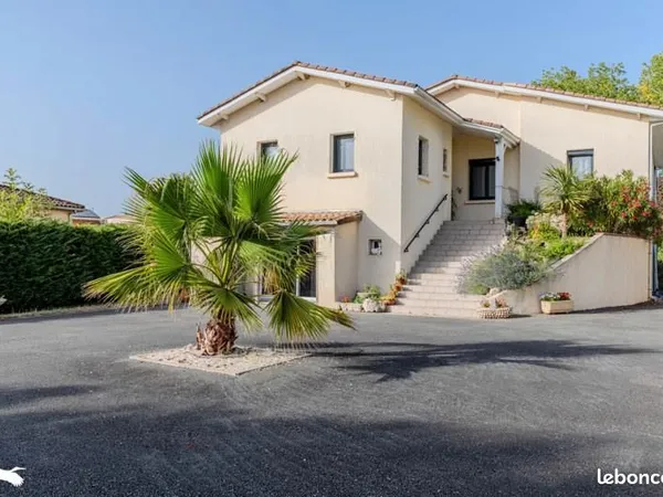 Maison 7 pièces 244 m²