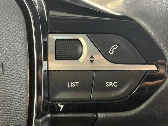 Peugeot 2008 1.2 puretech 100ch s&amp;s active — photo 15