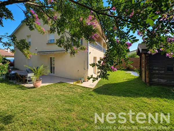 Saint Laurent De Mure proche centre bourg - Appartement T3 - 88 m² avec vaste jardin de 360 m²