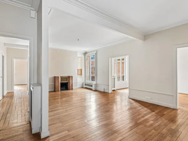PARIS 15E - ÉCOLE MILITAIRE - 114 M² - 5eme ÉTAGE