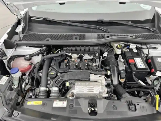 Peugeot 2008 puretech 130 s&amp;s eat8 — photo 15