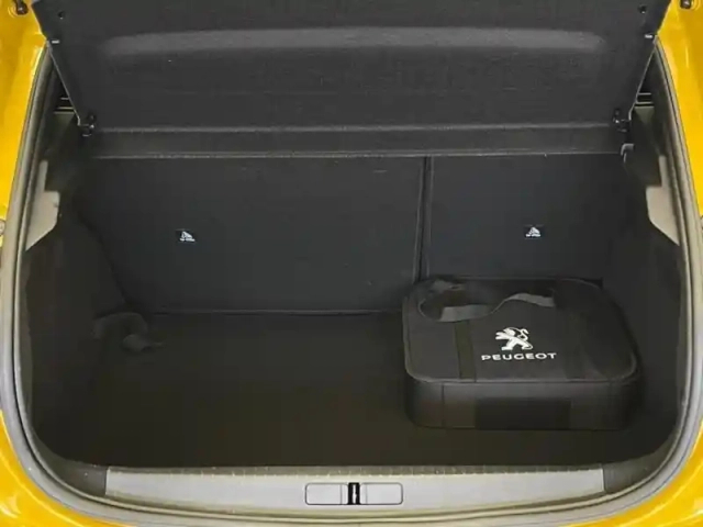 Peugeot 208 e- 136ch allure pack — photo 6
