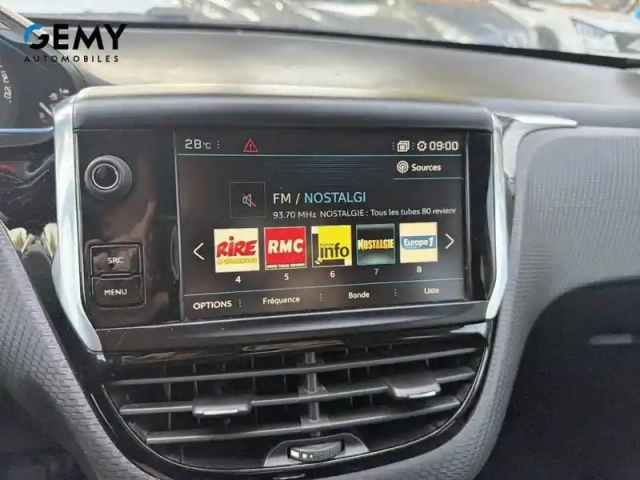 Peugeot 2008 puretech 110ch s&amp;s bvm6 — photo 17