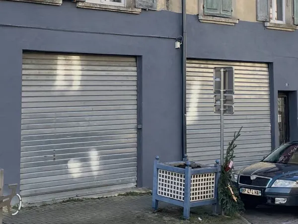 Murs commerciaux 295m² possibilité 2 activités 38260