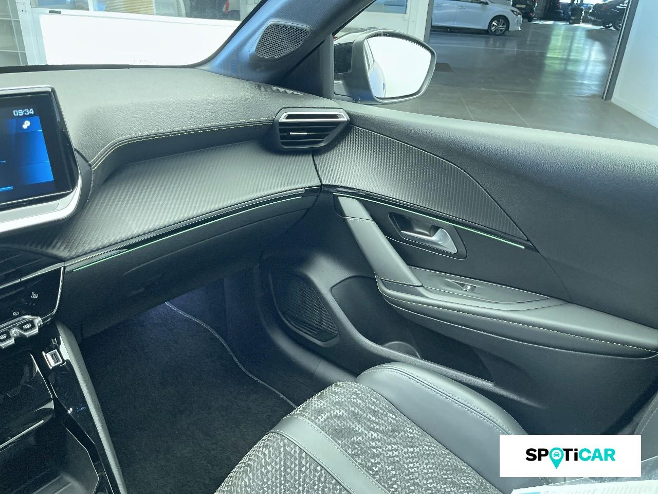Peugeot 208 puretech 130 s&s eat8 gt — photo 19
