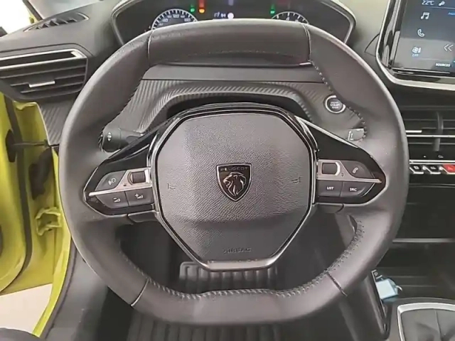 Peugeot 208 puretech 100 s&amp;s bvm6 — photo 9