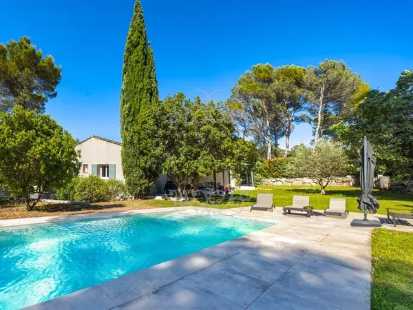 Le Tholonet Maison de charme avec jardin paysager et piscine dans un environnement privilégié