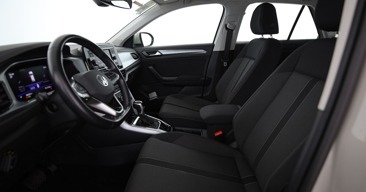 Volkswagen T-Roc — photo 21