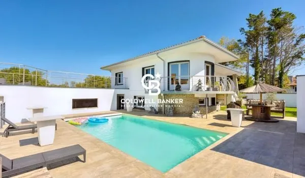 Maison 8 pièces 216 m²