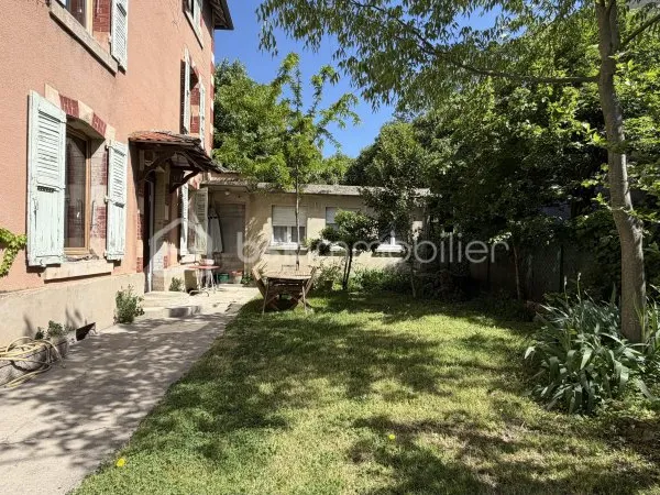 Maison 10 pièces 233 m²