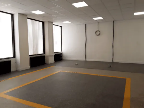 Local commercial 1 pièce 183 m²