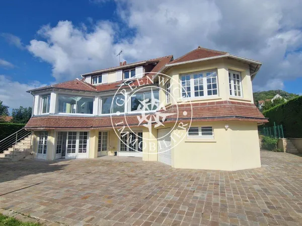 Villa 9 pièces 320 m²