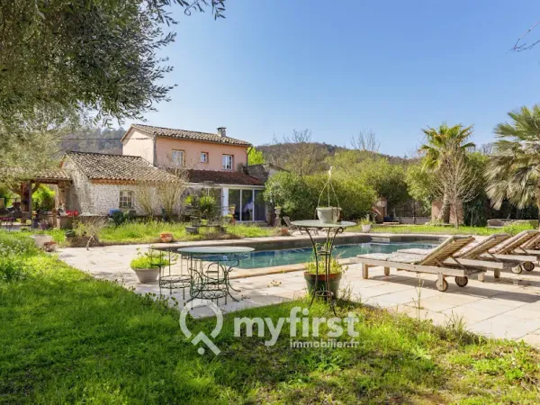 Propriété 8 pièces 230 m²