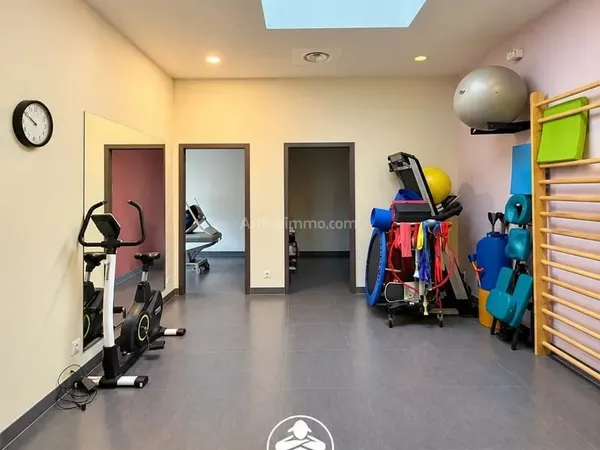 LOCAL PROFESSIONNEL 105 M²