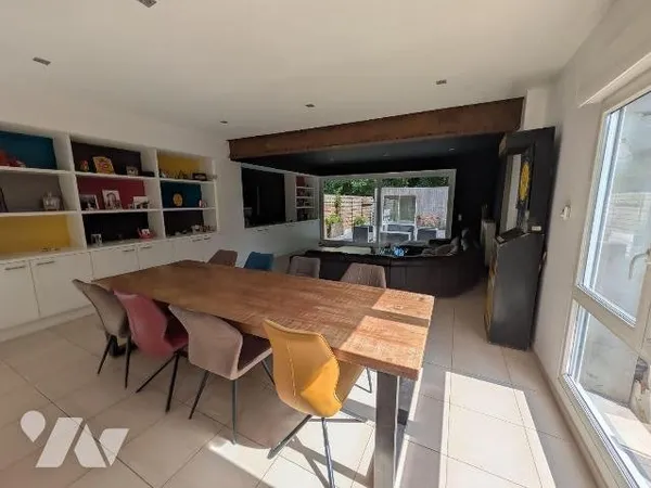 Maison 8 pièces 246 m²