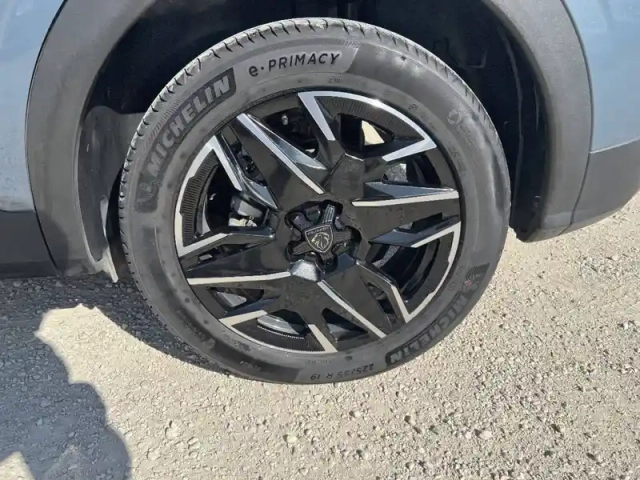 Peugeot 3008 hybrid 145 e-dcs6 — photo 52